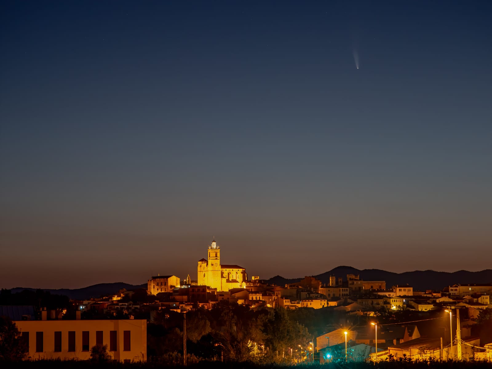 Neowise sobre Llagostera, Lluís Amat