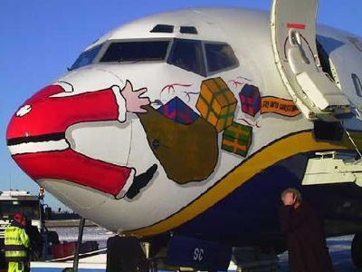 El Pare Noel s'estavella contra un avió i sobreviu a l'impacte, els rens no!